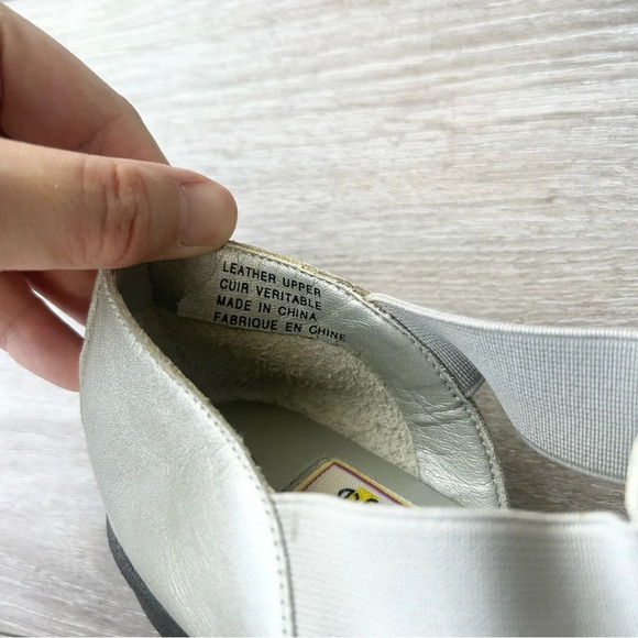 Lite Soles Silver Leather Padded Flat Sandals - Picture 12 of 12